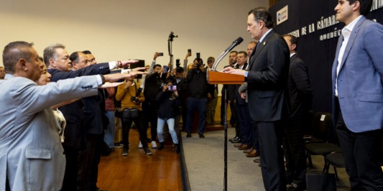 Toma protesta Mauricio Kuri a integrantes del consejo directivo de la CIRT