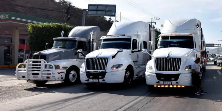 ANUNCIAN TRANSPORTISTAS PARO EL JUEVES