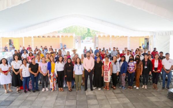 Entrega DIF Oaxaca kits de material para clubes de Personas Mayores