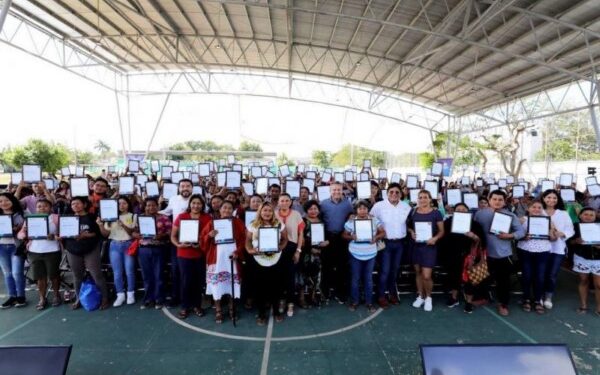 Más de 400 familias del sur de Mérida ya gozan de certeza patrimonial con el apoyo del Gobernador Mauricio Vila Dosal