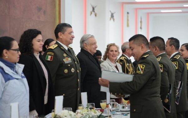 Participación de la Sedena en obras desarrollo demuestra que soldados son del pueblo; presidente destaca resultados de militares
