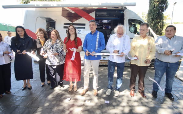 Rutilio Escandón inaugura Unidad Móvil del Canal 10 en formato Full HD del SCHRTyC