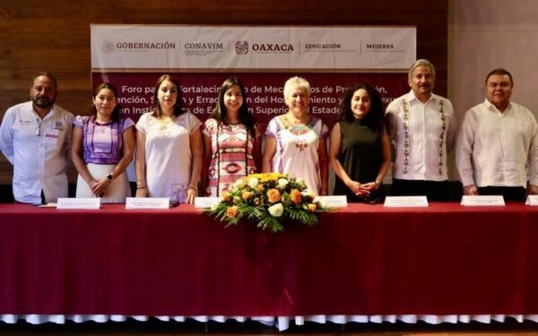 foro en el que se compartieron buenas prácticas para brindar orientación y atención a las estudiantes