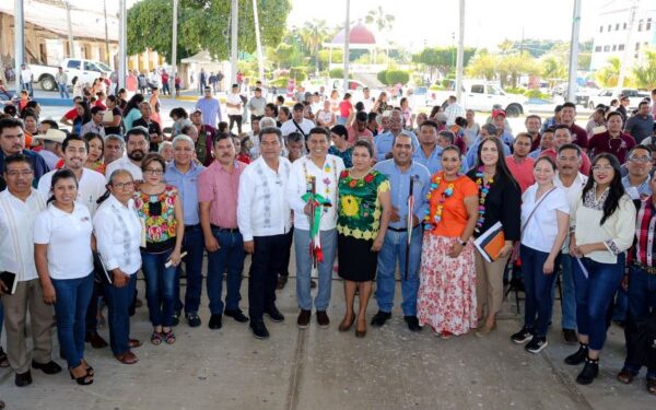 Trabajan en unidad Gobierno del Estado y Nejapa de Madero para sacar del rezago a la población