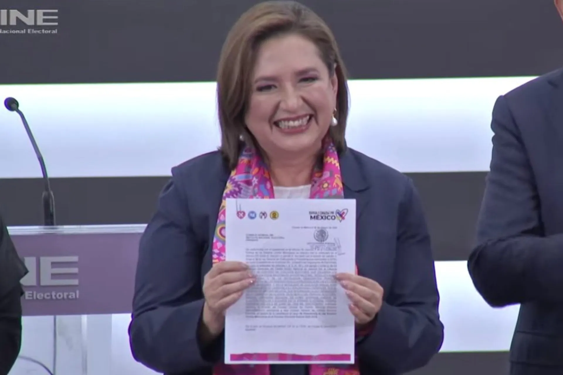 en la Ciudad de México, para emitir su solicitud como candidata presidencial