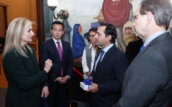 importantes compañías turísticas e inauguró la Semana de Yucatán en Washington D.C.