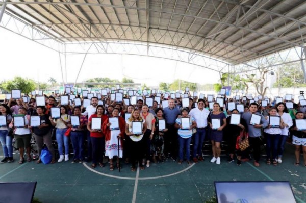 428 certificados de asignación de predio a igual número de familias de 4 asentamientos del sur de Mérida.