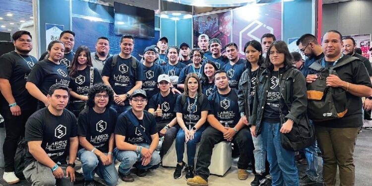 Acuden estudiantes zacatecanos al Talent Land 2024, en Jalisco