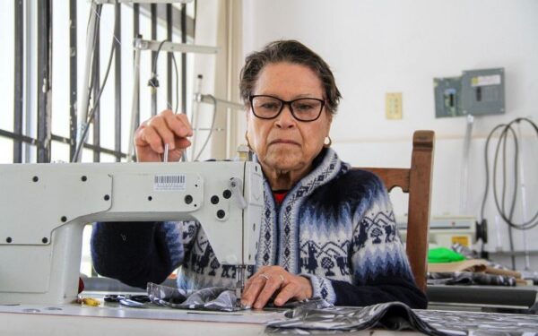 Emprende personal de la Maquila del SEDIF elaboración de nuevos productos textiles