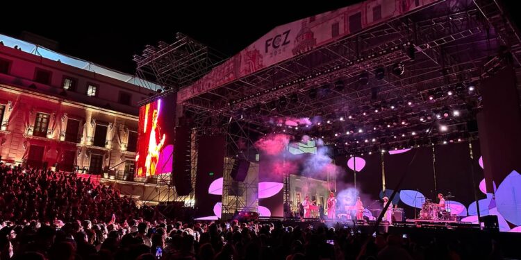 Encanta Caloncho con su música a los zacatecanos, en el FCZ 2024 Con su tour “Tofu” celebró aquí 10 años de exitosa carrera musical