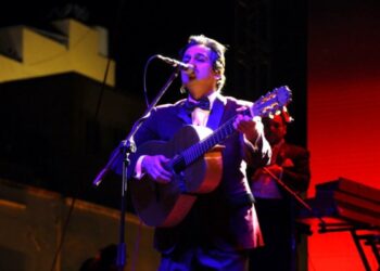 Enjambre: profetas en su tierra, en una gran Noche de Salón