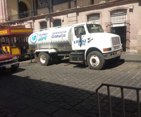 Refuerza JIAPAZ abasto de agua durante Festival Cultural de la Paz