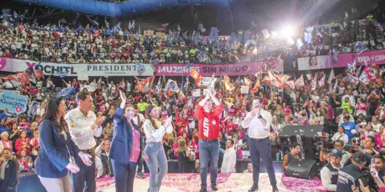 “Compito contra dos, Sheinbaum y AMLO”: se envalentona Xóchitl Gálvez en Monterrey
