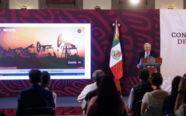 Presidente alerta sobre mensaje falso creado con inteligencia artificial para invertir en Pemex