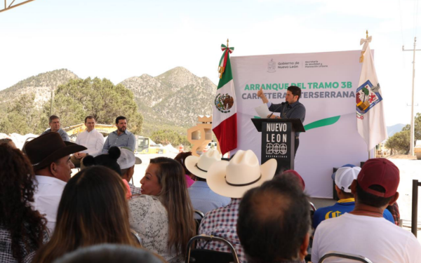 Aceleran trabajos en Carretera Interserrana; Gobernador supervisa avances