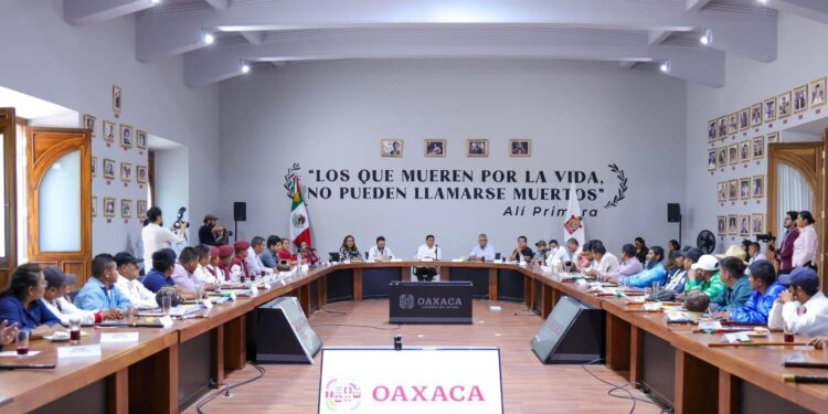 Atiende Gobierno de Oaxaca planteamiento del MULT