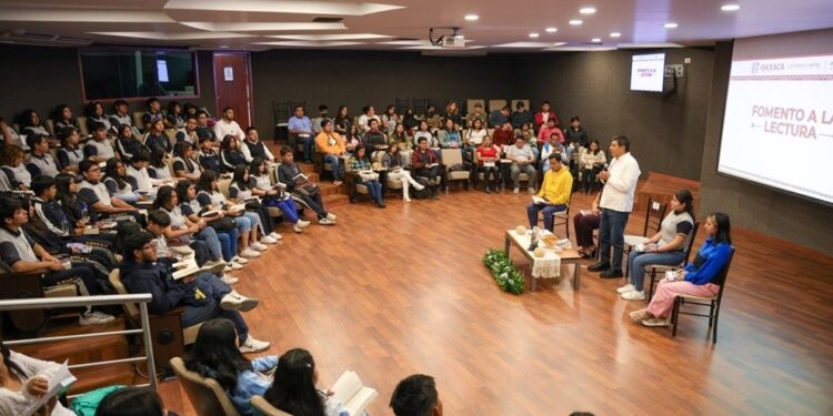 Continúa fomento a la lectura de estudiantes