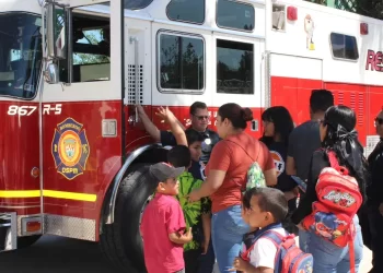 Disfrutan familias chihuahuenses festejo del Día de la Niñez en el parque El Colibrí