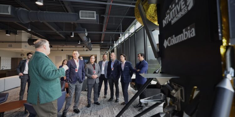 Intuitive Machines, empresa que ha llegado a la luna, recibe a comitiva queretana