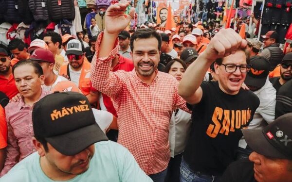Álvarez Máynez y Salomón Chertorivski visitan Tepito.