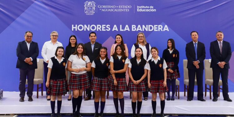TERE JIMÉNEZ DA LA BIENVENIDA A CLASES A ALUMNOS DE AGUASCALIENTES
