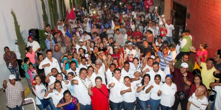 Carmelita Ricárdez y Freddy Gil, candidatos del PRI, son respaldados por las y los habitantes de Santa Cruz Xoxocotlán