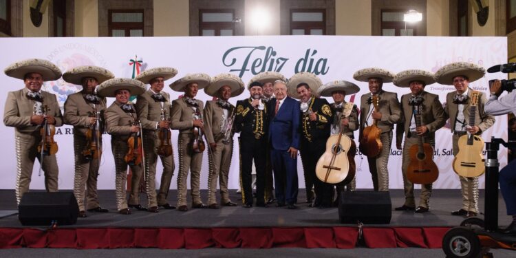 Presidente celebra Día de las Madres con concierto en Palacio Nacional