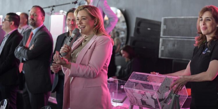 Celebra Gobernadora el Día de las Madres con más de 2 mil trabajadoras del Estado