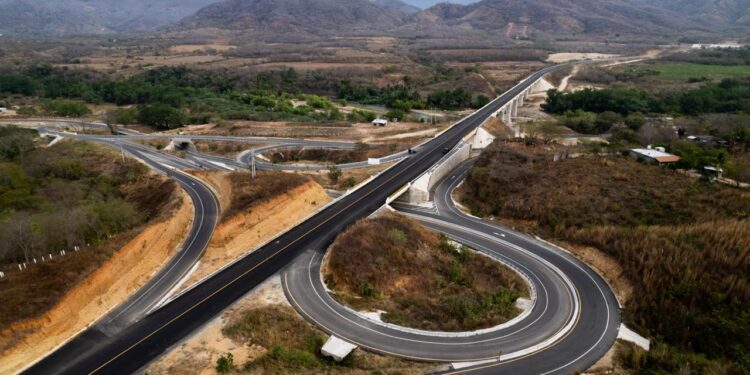 Conectividad impulsa el desarrollo en la Costa oaxaqueña