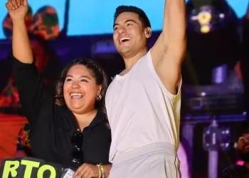 Inicia Carlos Rivera festejos por el Bicentenario de Chihuahua con concierto en ciudad Delicias