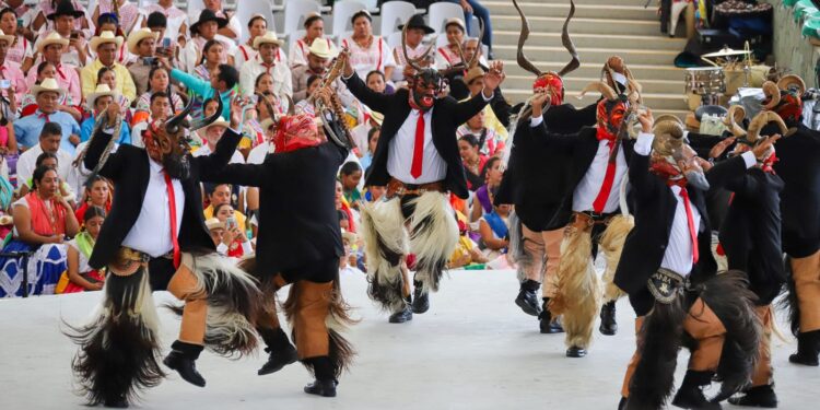 Más de 139 mil turistas y una derrama superior a 517 mdp se estima en esta Guelaguetza 2024