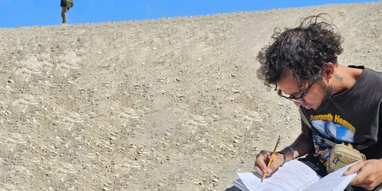 Migrante venezolano estudia la Primaria en el Ichea mientras espera su ingreso a Estados Unidos