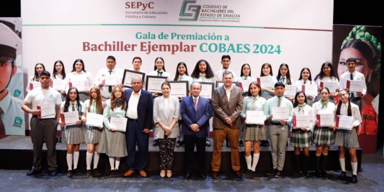 Otorgan a cinco estudiantes el galardón de Bachiller Ejemplar COBAES 2024
