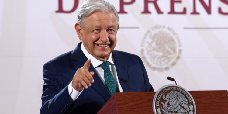 Presidente celebra nivel más bajo de pobreza laboral registrado en México