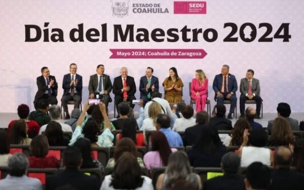 Reconoce Manolo a las maestras y maestros de Coahuila