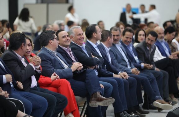 Sigamos juntos construyendo Coahuila: Manolo