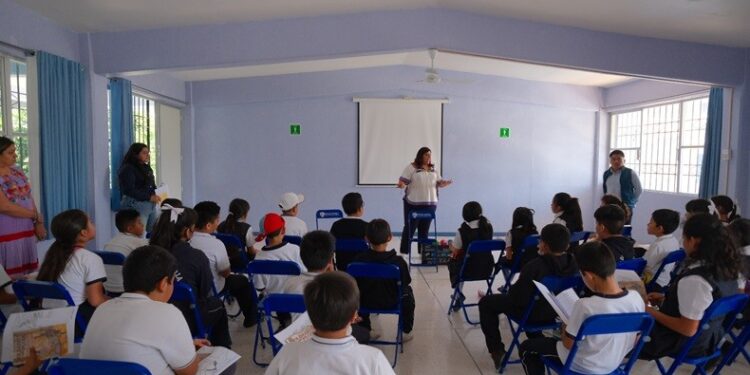 “Soldadito de Plomo” llega a escolares de primaria para fomentar la lectura y la imaginación 