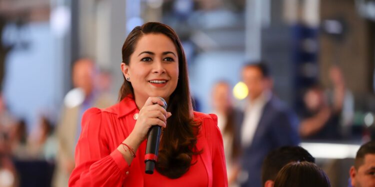 TERE JIMÉNEZ LLAMA A DOCENTES A MOTIVAR A SUS ESTUDIANTES A SEGUIRSE PREPARANDO Y ACCEDER ASÍ A MEJORES OPORTUNIDADES