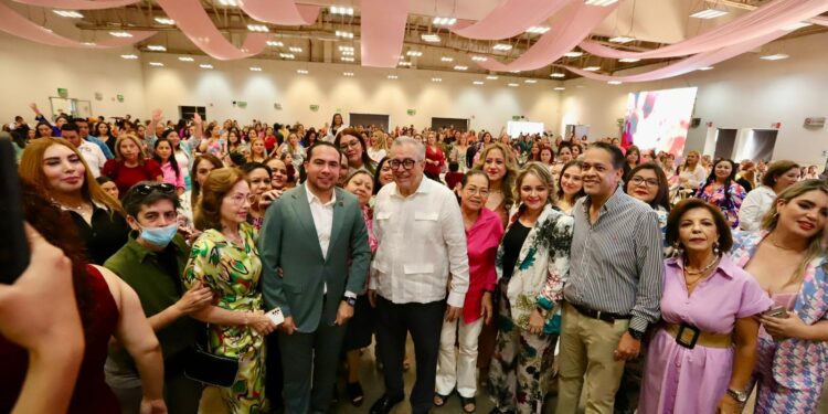 Ustedes son la mejor imagen del gobierno: Rocha Moya a mamás stasistas