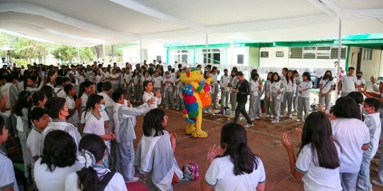 Viernes de lectura con Minutos para Imaginar llegan a la Técnica 6 en la capital oaxaqueña