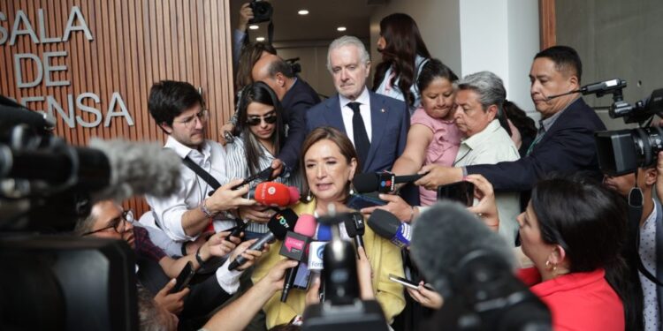 Presenta Xóchitl Gálvez demanda en el Tribunal Electoral por omisión del INE