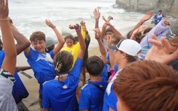 SURFISTAS OAXAQUEÑOS SE CUELGAN 22 MEDALLAS EN CONADE 2024