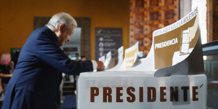 En la democracia, el pueblo manda: presidente tras votar en elecciones 2024