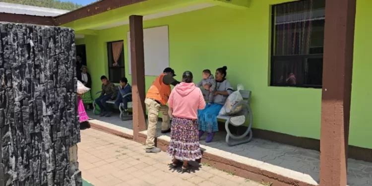 Brinda Protección Civil apoyos a familias evacuadas por incendios en la comunidad de San Elías