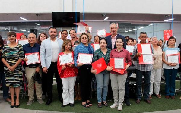 Capacita gobierno estatal e Ibero Puebla a cooperativas del estado