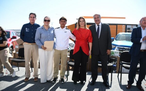 Entregan material y equipamiento para 44 planteles del CECyTECH