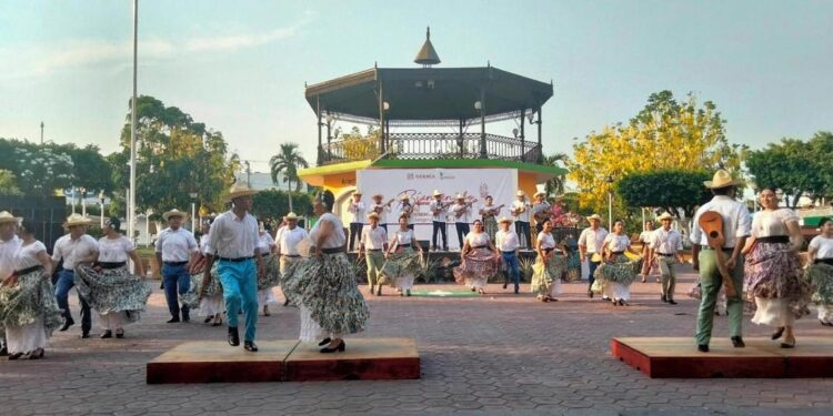 Comité Organizador de la Guelaguetza 2024 anunció a las delegaciones que participarán en los Lunes del Cerro