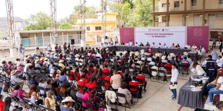 Continúa la transformación de la Mixteca, Zapoquila con más de 5 mdp