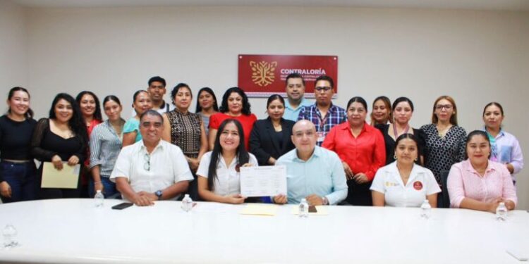 CONTRALORÍA ENTREGA ORGANIGRAMA Y DICTÁMENES AL IGATIPAM