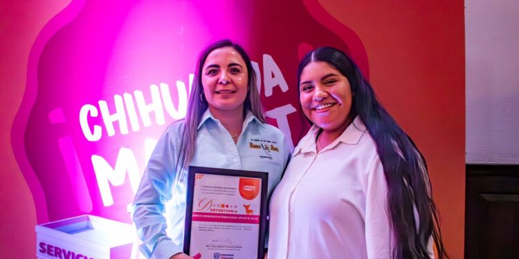 Entregan distintivo «Chihuahua Market» a 52 empresas y productores